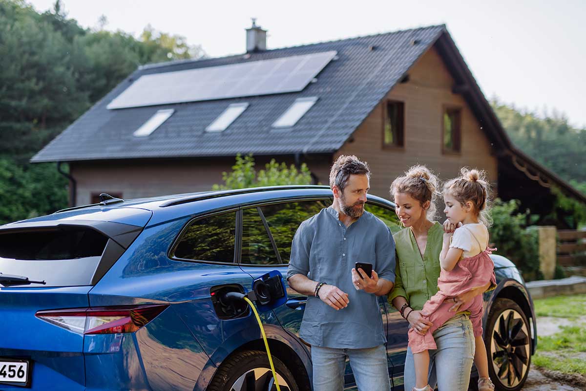 Solceller på eget tak produserer strøm til hjemmet